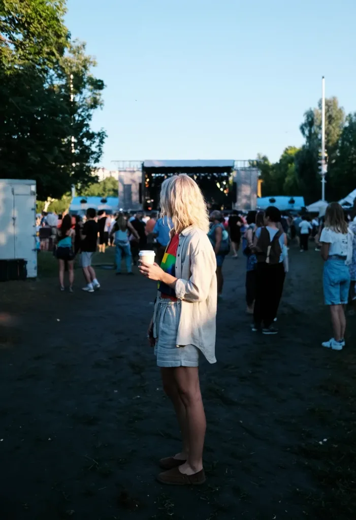 Светловолосая
